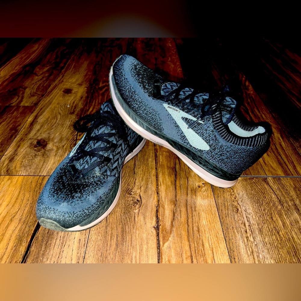 ❌❌SOLD❌❌Women’s Size 10 Brooks Bedlam Running Shoe. Dark Navy/Black/Lavender.
